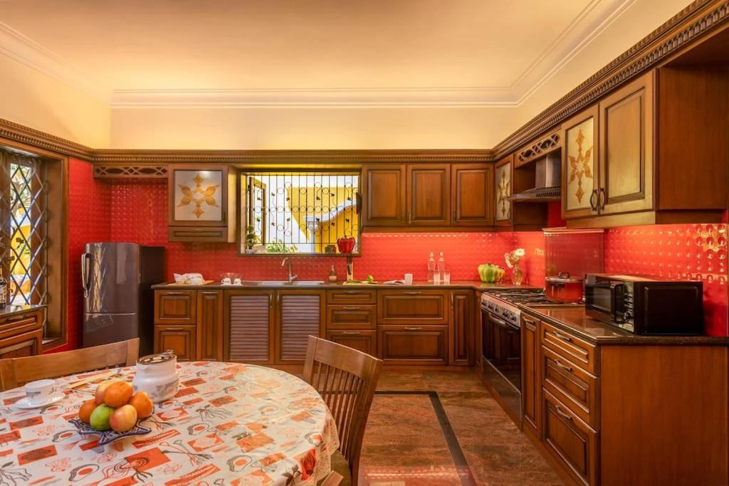 הוילה פורבורים Casa Amarela - Lux Portuguese 4Bhk In North Goa מראה חיצוני תמונה