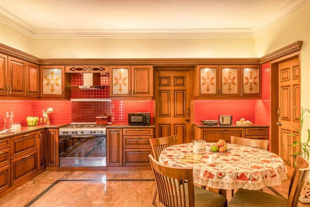 הוילה פורבורים Casa Amarela - Lux Portuguese 4Bhk In North Goa מראה חיצוני תמונה